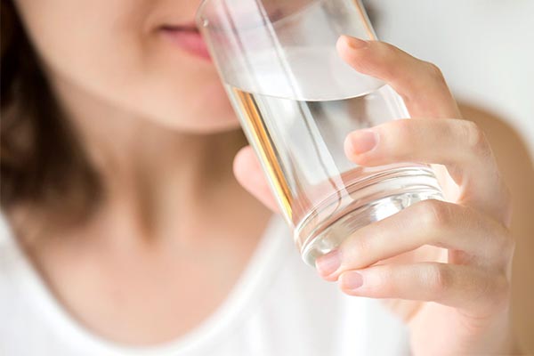 مصرف مناسب آب از یبوست جلوگیری می کند