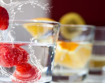 مضرات نوشیدن آب با میوه